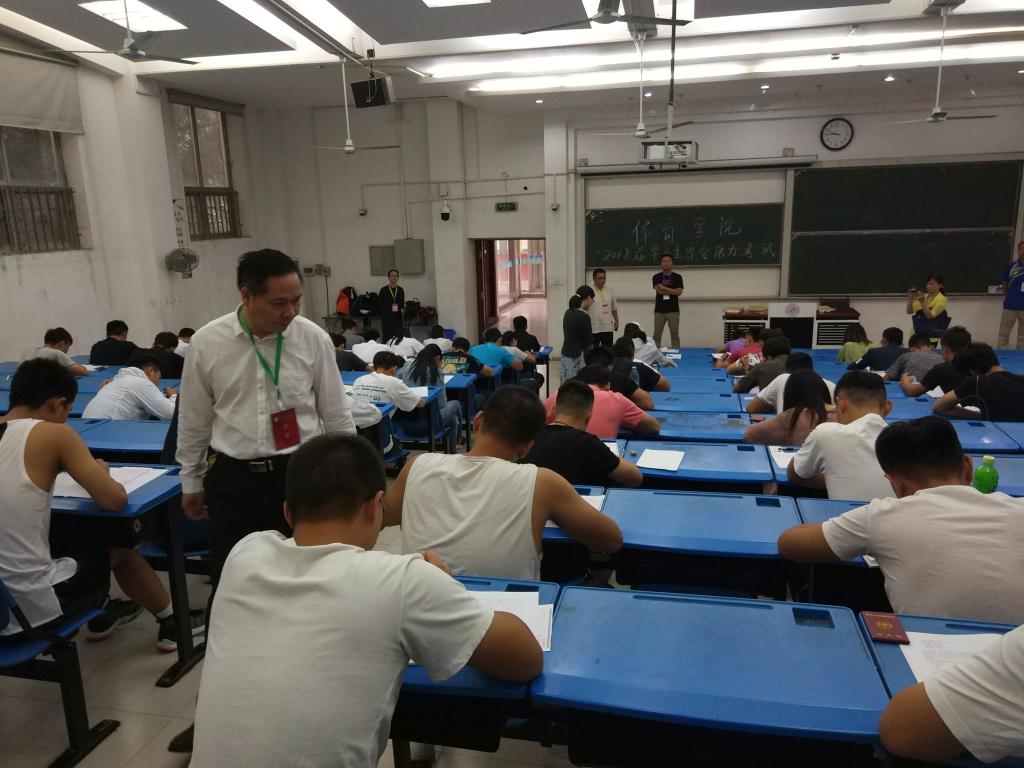 甘勇副董事长视察公司毕业生综合能力测试工作