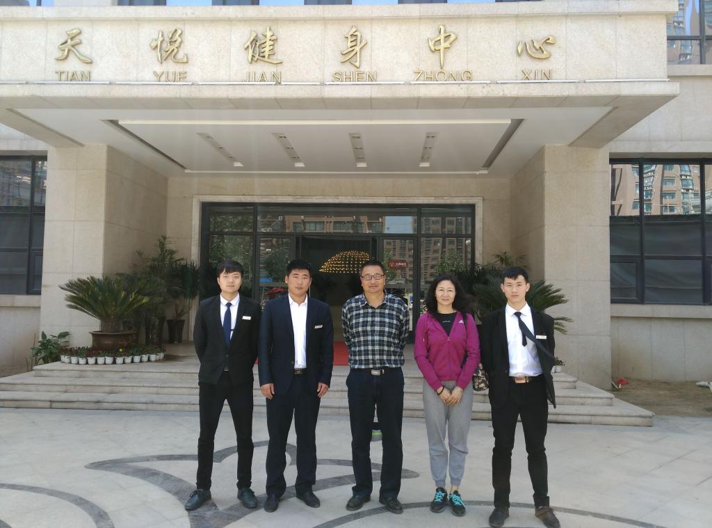 冯明新经理一行到天悦健身中心看望实习生