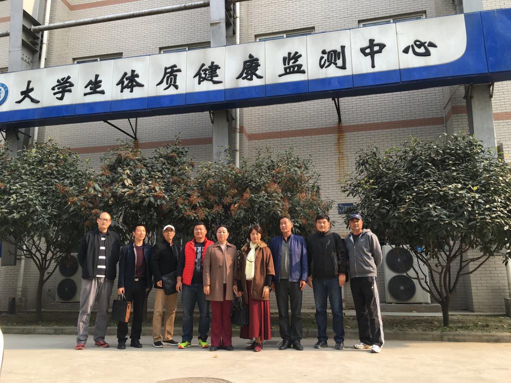 参观河南工程学院老员工体质健康监测中心