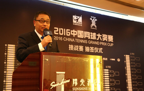 球速体育冯明新经理担任中国网球大奖赛裁判长工作