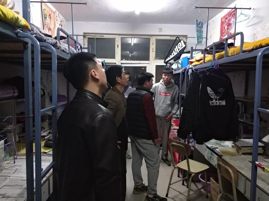 走访员工宿舍
