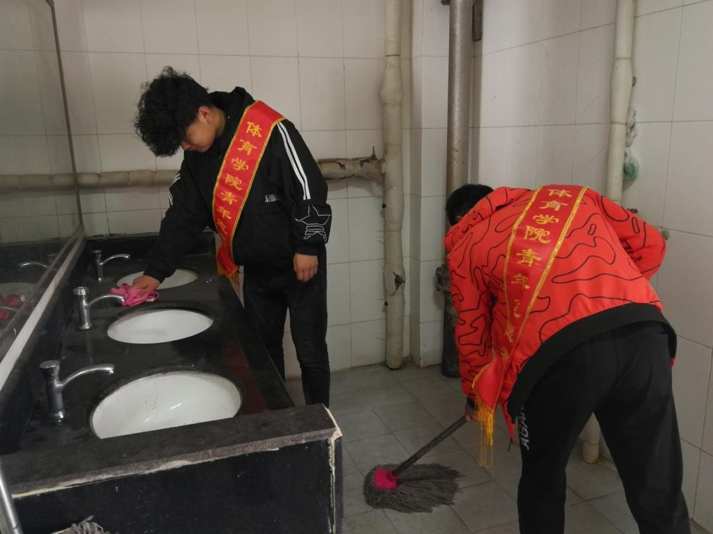 清扫卫生间